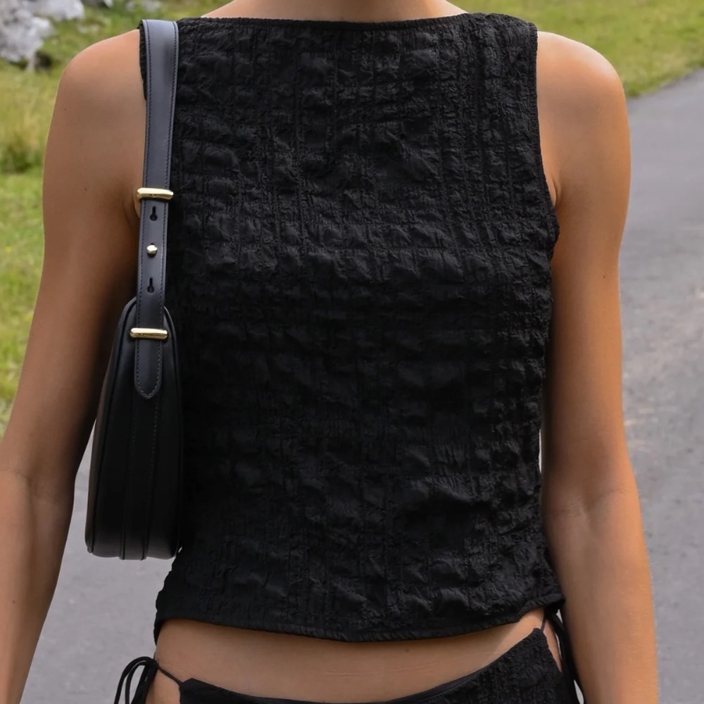 TATUM BUBBLE TIE VEST — BLACK (REVERSIBLE)